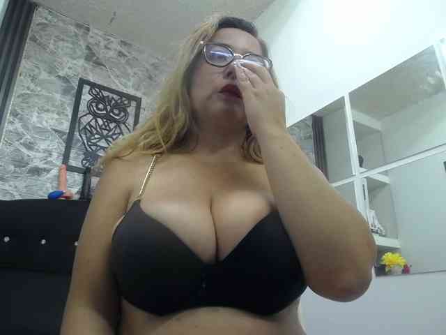 big-tits-horny webcam