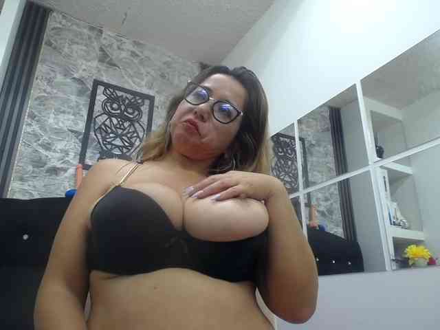 big-tits-horny webcam