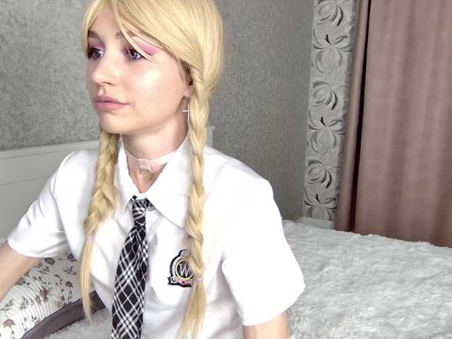 MillaLunaStiy's BongaCams show and profile