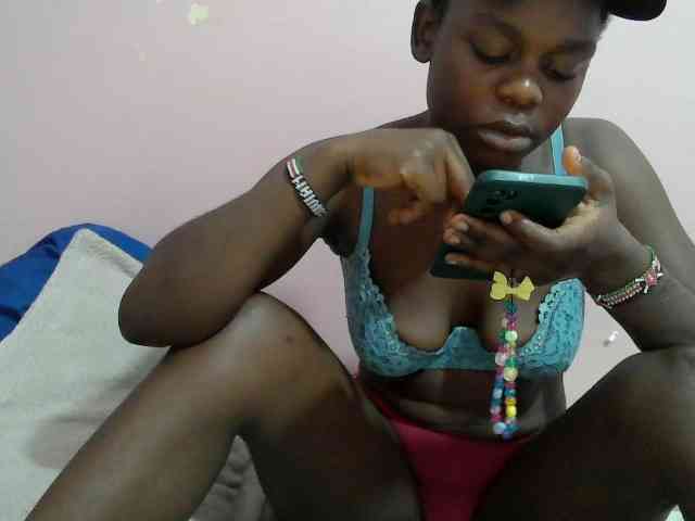 Ebonyprincess14 webcam