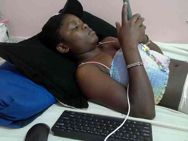 Ebonyprincess14 webcam