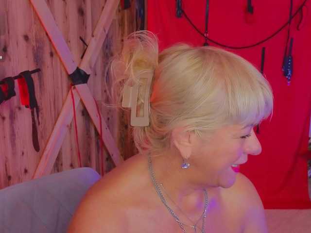 AnittaHarris's BongaCams show and profile