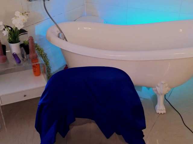 AnittaHarris's BongaCams show and profile