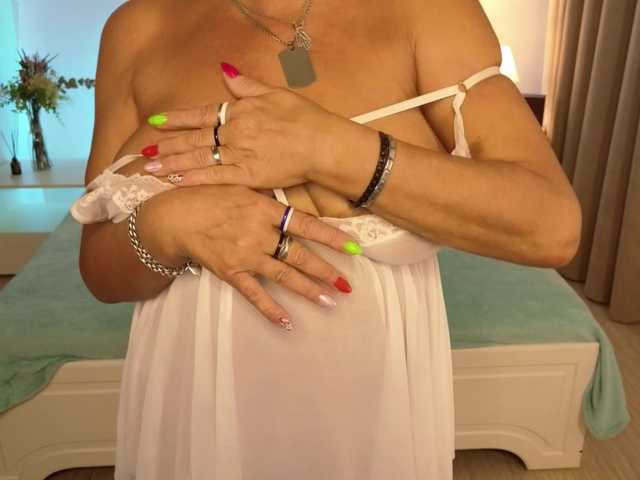 AnittaHarris's BongaCams show and profile