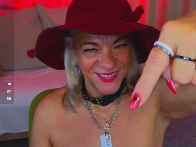 AnittaHarris's BongaCams show and profile