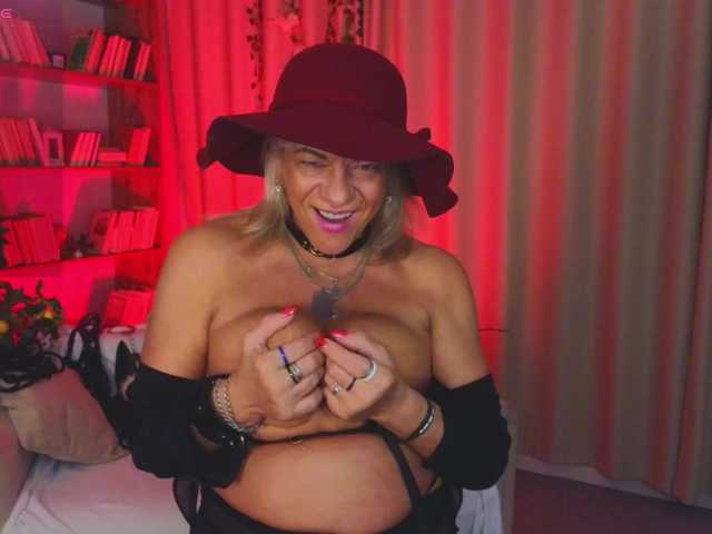 AnittaHarris's BongaCams show and profile