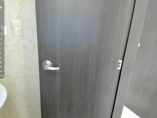 Luci-37's BongaCams show and profile