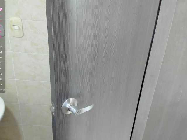 Luci-37's BongaCams show and profile