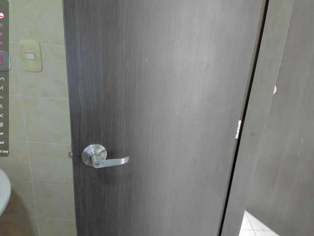 Luci-37's BongaCams show and profile