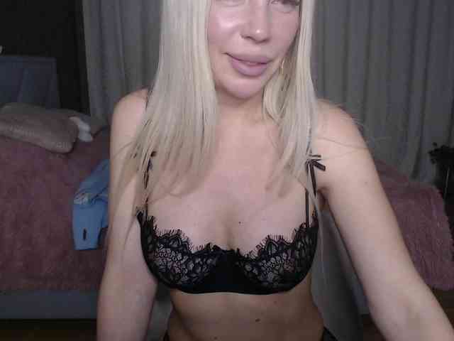 LuissaMilff webcam