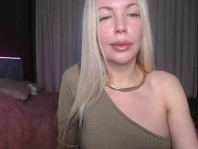 LuissaMilff webcam