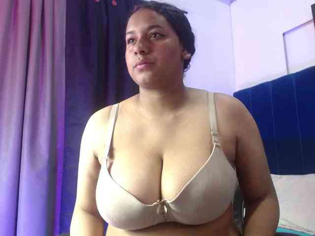 Adriana-wish webcam