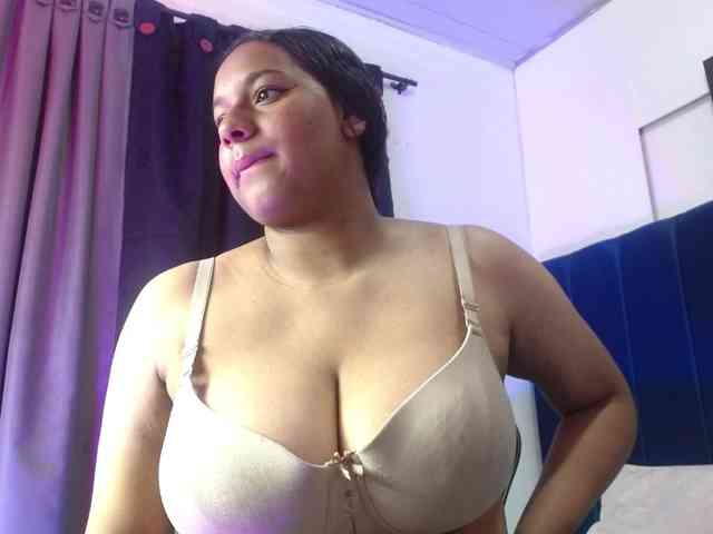 Adriana-wish webcam