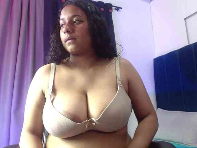Adriana-wish webcam
