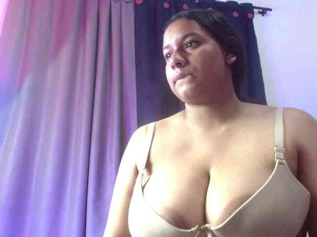 Adriana-wish webcam