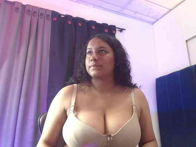 Adriana-wish webcam