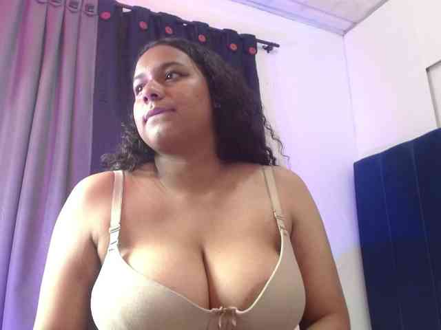 Adriana-wish webcam