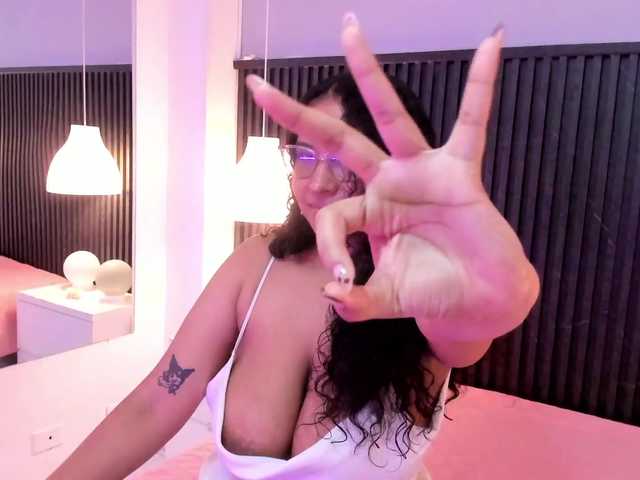 Lena-Ricci's BongaCams show and profile