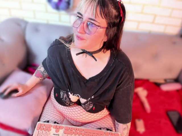 Gomory-kitty's BongaCams show and profile