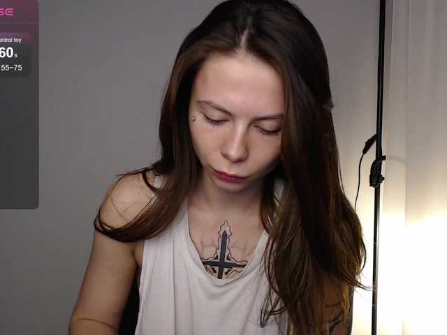 HoneyMira's BongaCams show and profile