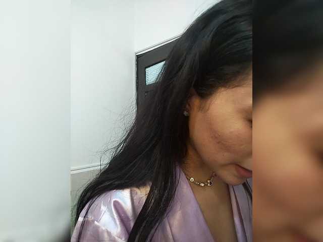 le modèle AllisonBaker est en webcam porno dans un show sur le site bongacams, il possède les tags suivants: Latino/Hispanic,Brunette,Hairy