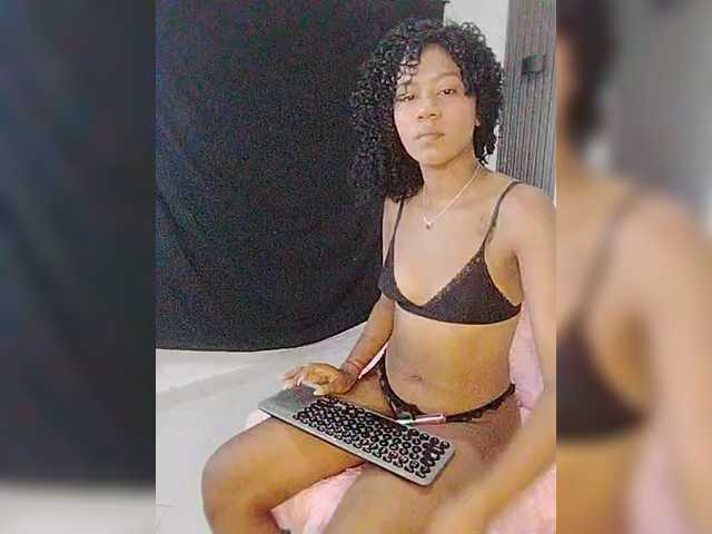 carameldesire0612's BongaCams show and profile