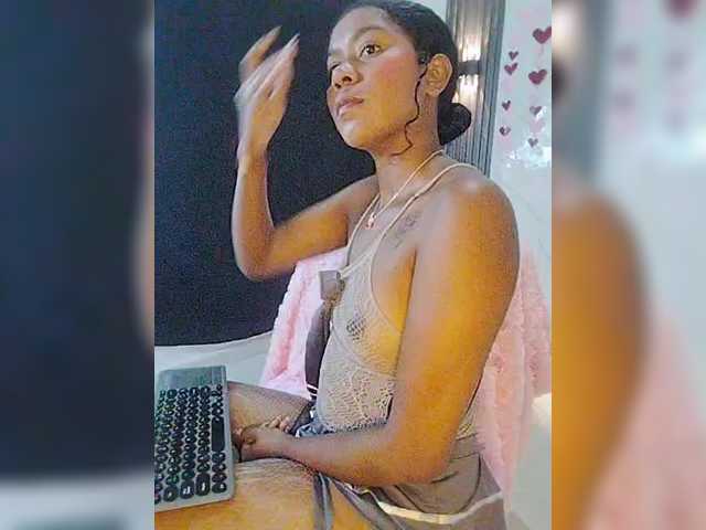 carameldesire0612's BongaCams show and profile