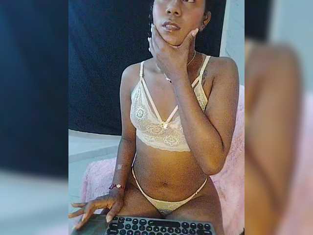 carameldesire0612's BongaCams show and profile