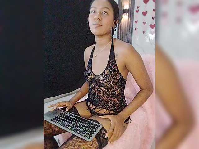 carameldesire0612's BongaCams show and profile