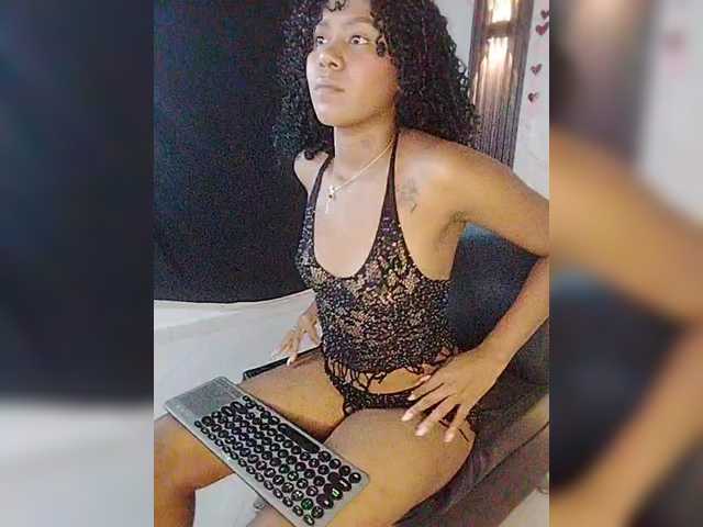 carameldesire0612 Live Cam on BongaCams