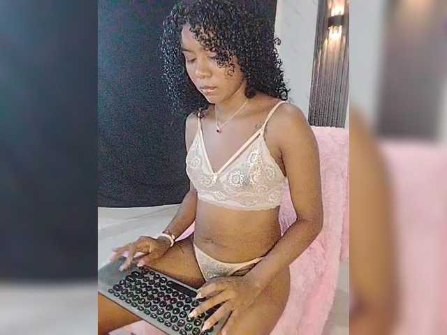 carameldesire0612's BongaCams show and profile