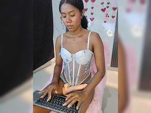 carameldesire0612's BongaCams show and profile