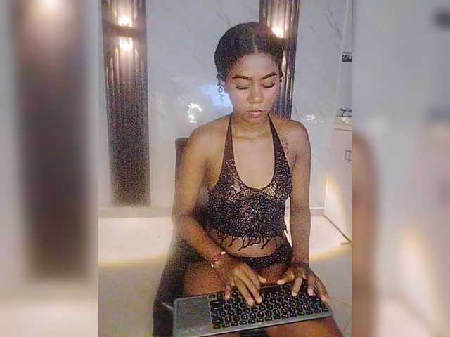 carameldesire0612's BongaCams show and profile