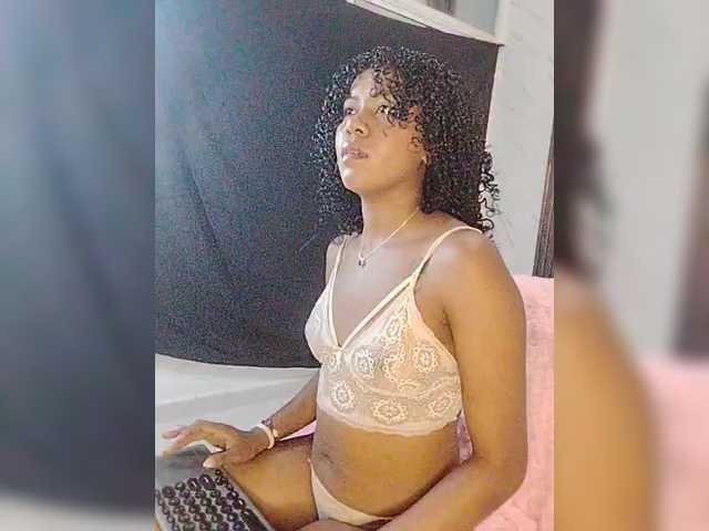 carameldesire0612's BongaCams show and profile