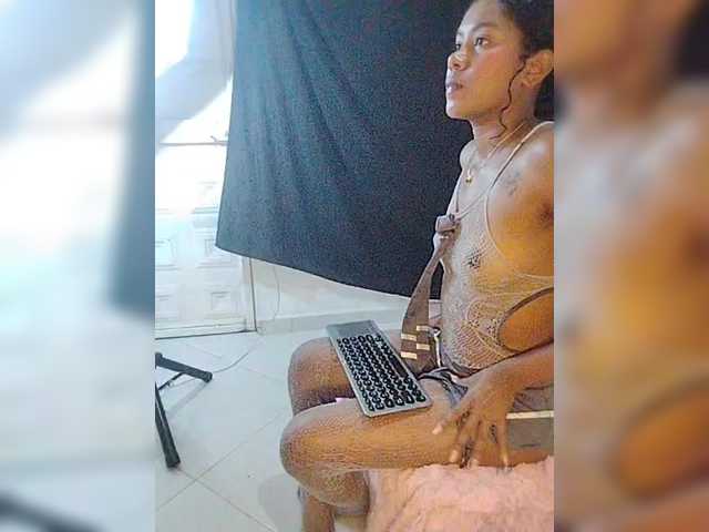 carameldesire0612's BongaCams show and profile