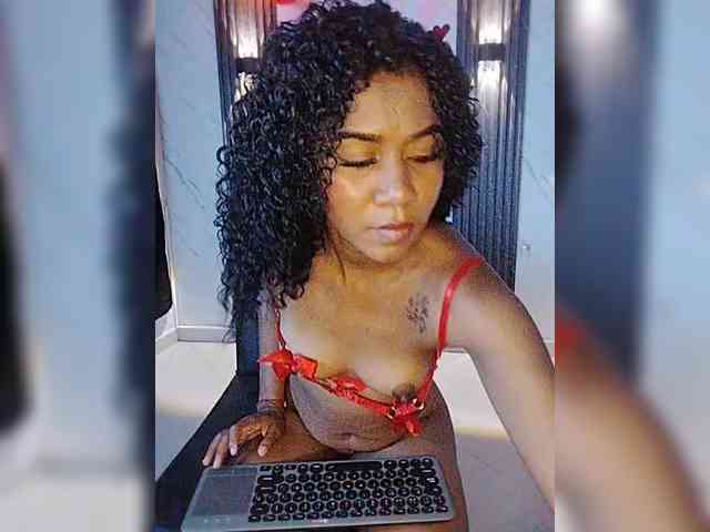 carameldesire061... Live Webcam on BongaCams