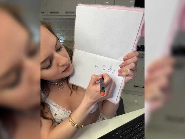 Lunaaaura's BongaCams show and profile