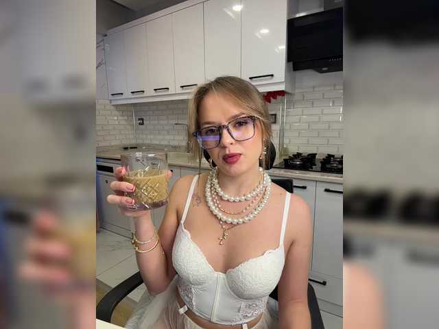 Lunaaaura's BongaCams show and profile