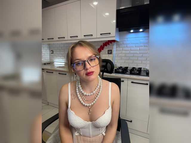 Lunaaaura's BongaCams show and profile