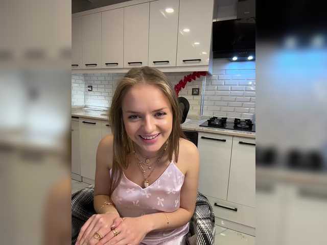 Lunaaaura's BongaCams show and profile