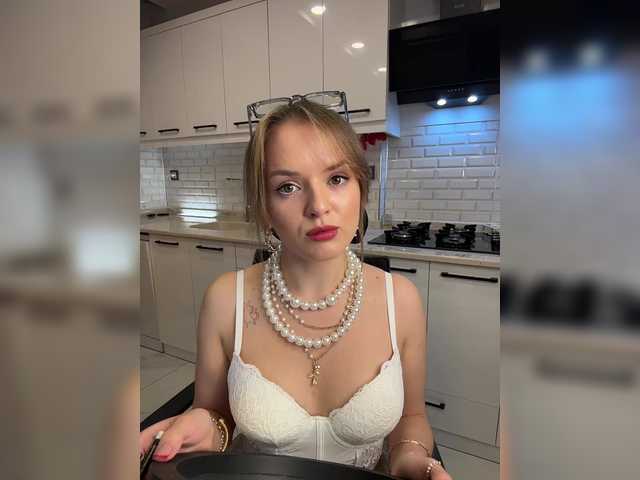 Lunaaaura's BongaCams show and profile