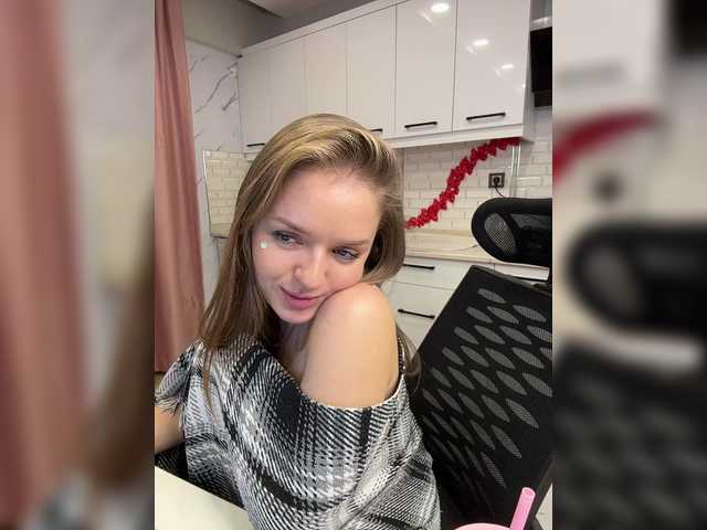 Lunaaaura's BongaCams show and profile