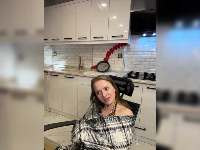 Lunaaaura's BongaCams show and profile