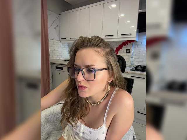 Lunaaaura's BongaCams show and profile