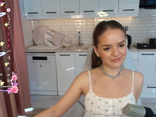 Lunaaaura's BongaCams show and profile