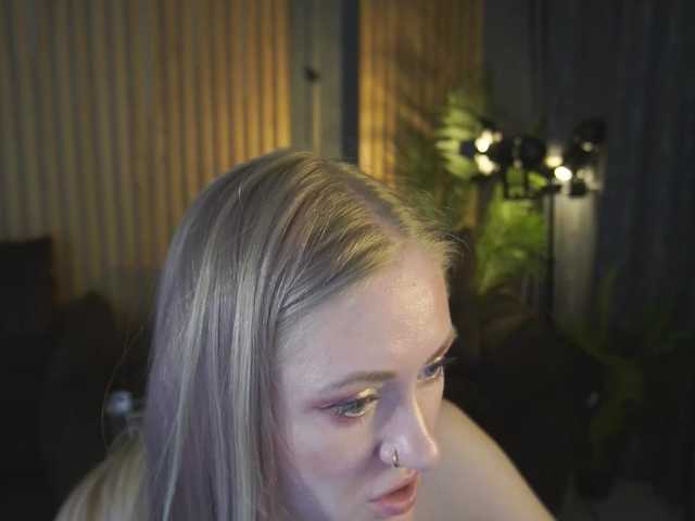 DramaQuenns's BongaCams show and profile