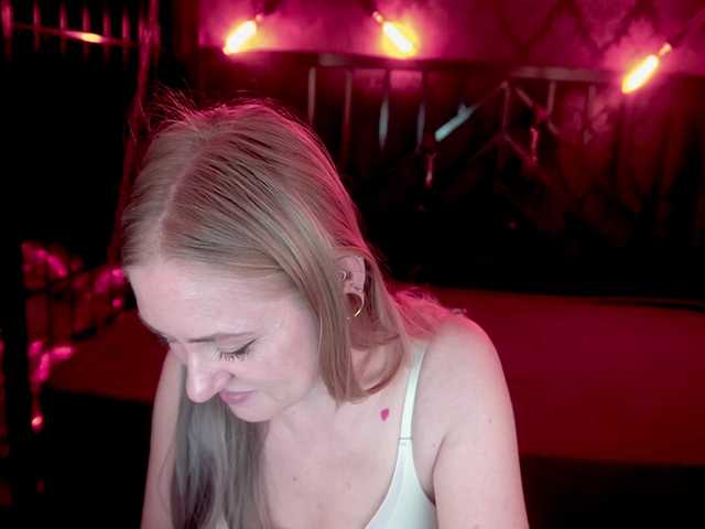 DramaQuenns's BongaCams show and profile