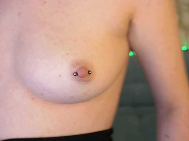 DramaQuenns's BongaCams show and profile