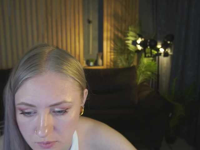 DramaQuenns's BongaCams show and profile