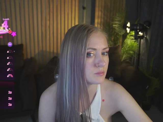 DramaQuenns's BongaCams show and profile